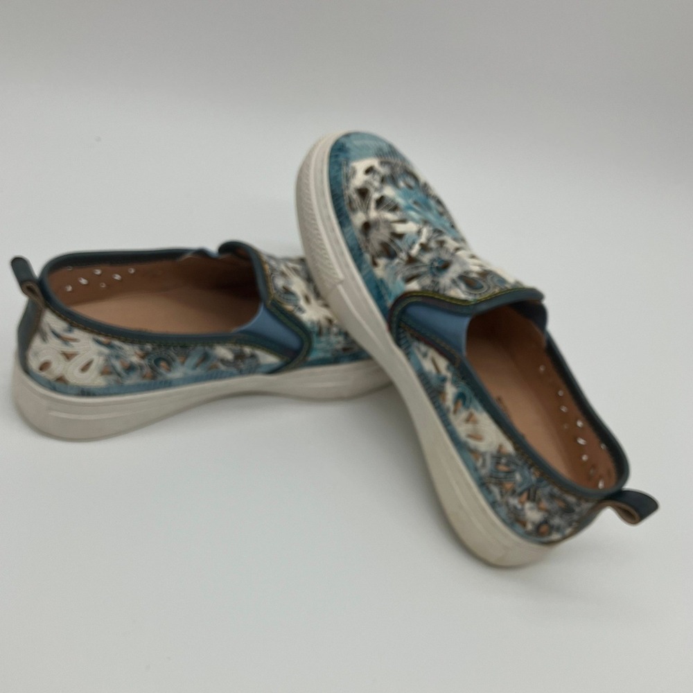 L'Artiste Spring Step Size 37 Blue White Floral Laser Cut Leather Slip On Shoes